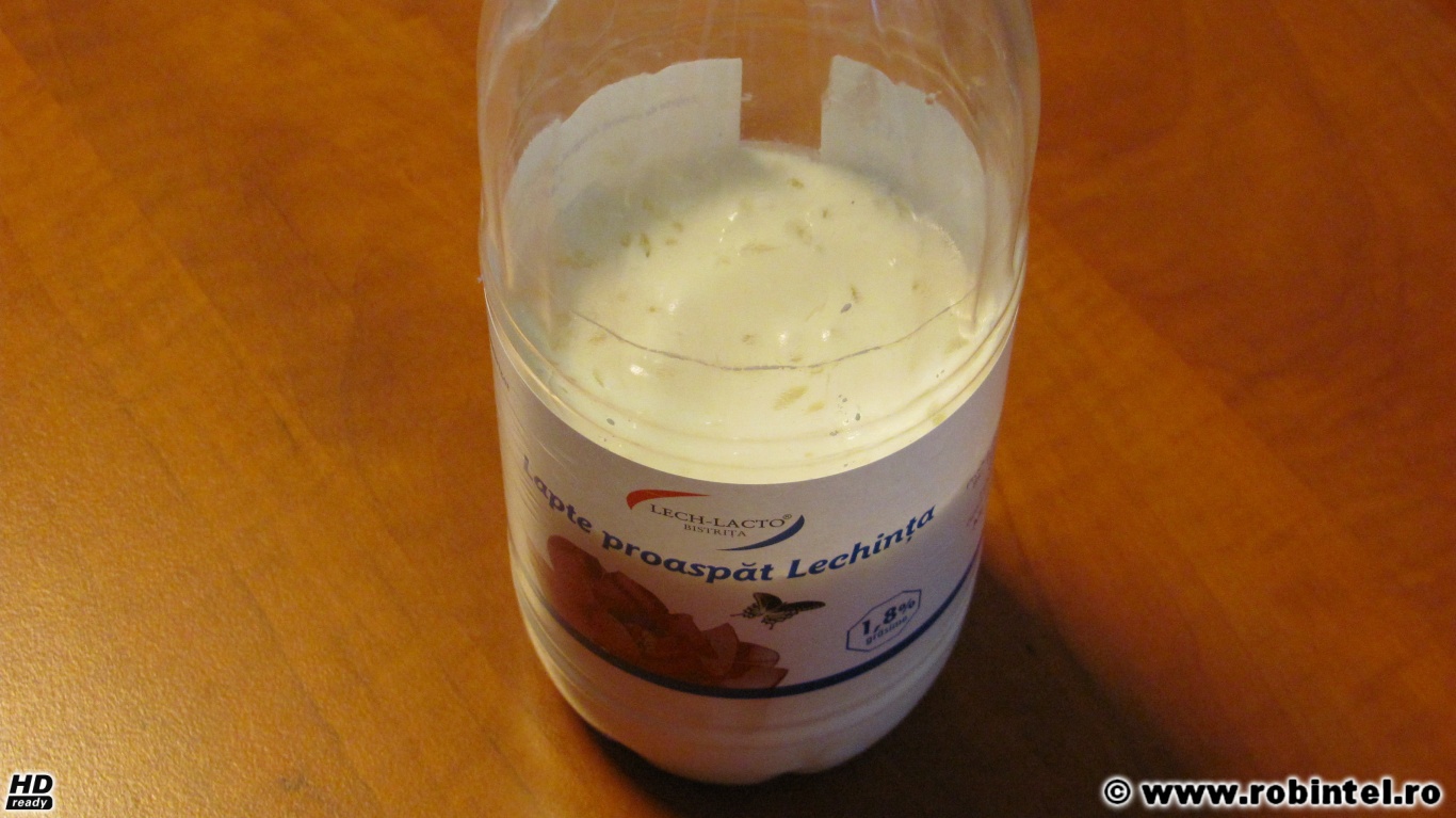 Laptele cel bun se strică repede, iaurt din lapte Lechința lăsat pe birou la temperatura camerei Laptele cel bun se strică repede, iaurt din lapte Lechința lăsat pe birou la temperatura camerei