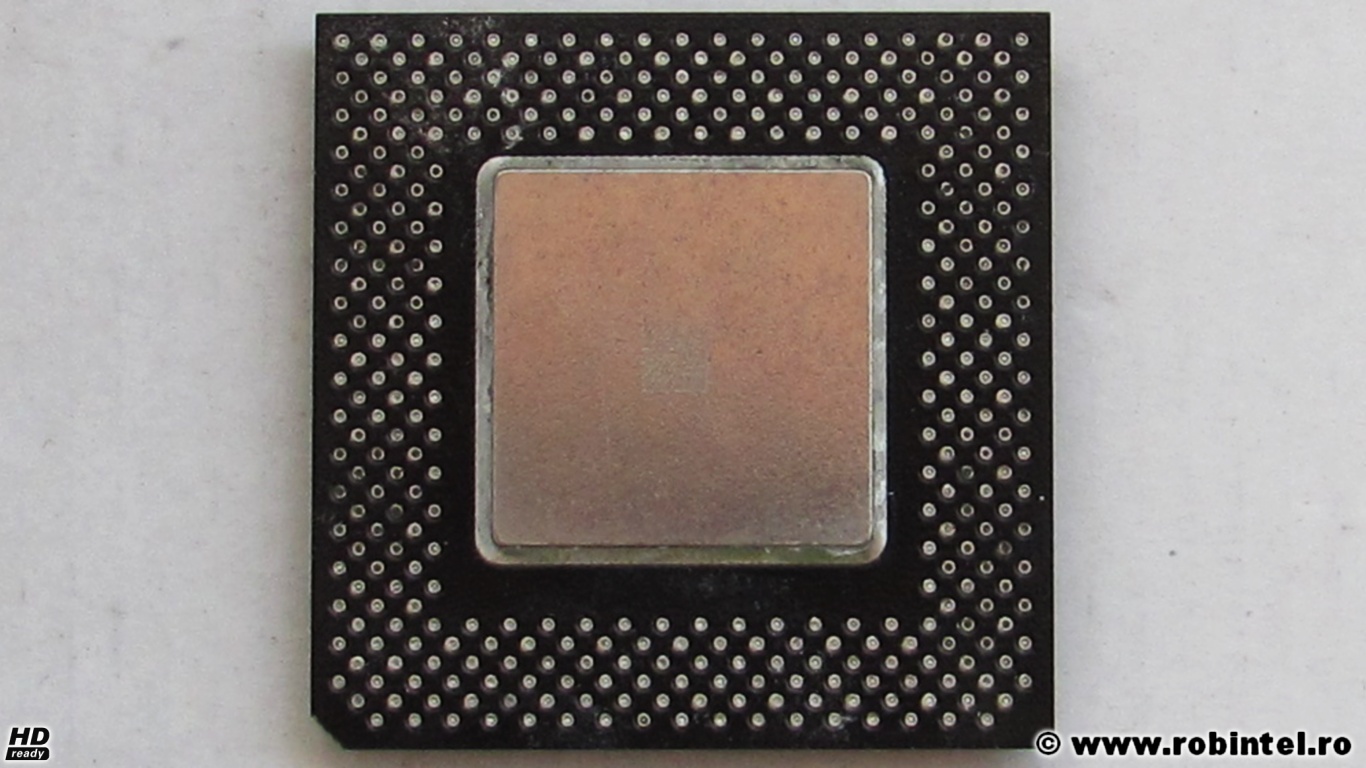 Microprocesorul Intel Celeron SL3FZ (533 MHz, 128 KB L2 cache, 66 MHz FSB), văzut din față (de deasupra) Microprocesorul Intel Celeron SL3FZ (533 MHz, 128 KB L2 cache, 66 MHz FSB), văzut din față (de deasupra)