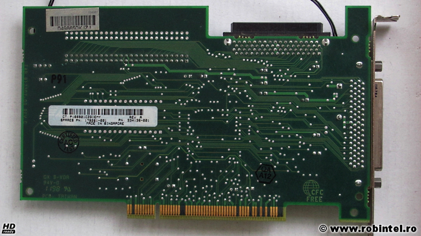 Adaptorul SCSI Adaptec AHA-2940W/ 2940UW pe portul PCI, vedere pe verso Adaptorul SCSI Adaptec AHA-2940W/ 2940UW pe portul PCI, vedere pe verso