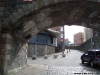 Privind pe sub Magazine Place spre Tower Museum din Derry