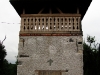 Turnul de lângă biserica medievală din Densuș