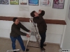 Zicu făcând poze panoului
