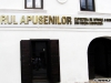 Fațada clădirii care adăpostește muzeul Aurul Apusenilor de la Roșia Montană